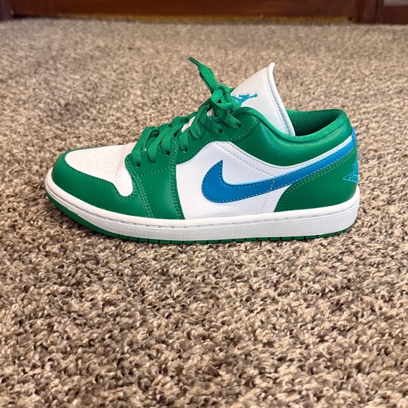 Nike Air Jordan 1 Low SE Lucky Green Aquatone Women’s 7.5 w/ Box - Picture 3 of 12